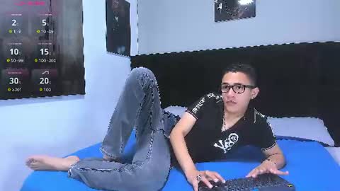adam_walker_1 online show from July 17, 3:39 pm