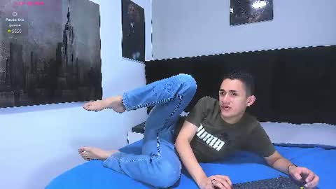 adam_walker_1 online show from July 18, 4:11 pm
