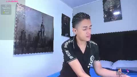 adam_walker_1 online show from July 21, 3:25 pm