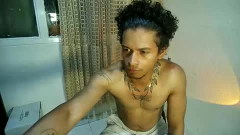 Snapshot of adam_yellow chatting on December 21, 2:41 am Adam online show from December 21, 2:41 am