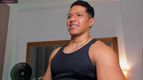 adambrocs1 online show from February 26, 6:04 am