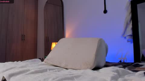 adambrocs1 online show from November 16, 9:20 pm