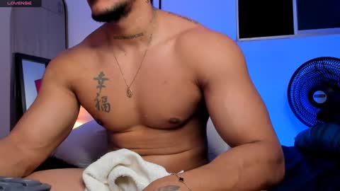 adambrocs1 online show from June 12, 3:27 am