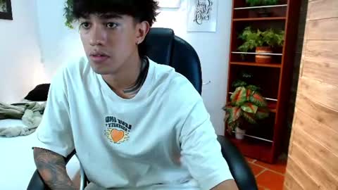 Snapshot of adamcoox chatting on June 13, 8:29 pm Adam online show from June 13, 8:29 pm