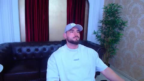 Snapshot of adamjameson chatting on November 2, 6:05 am AdamJameson online show from November 2, 6:05 am