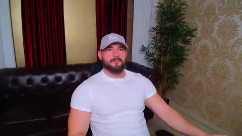 Snapshot of adamjameson chatting on November 15, 6:11 am AdamJameson online show from November 15, 6:11 am