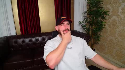 Snapshot of adamjameson chatting on November 17, 5:46 am AdamJameson online show from November 17, 5:46 am