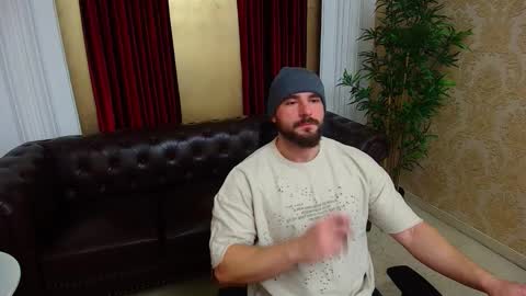 Snapshot of adamjameson chatting on December 4, 7:50 am AdamJameson online show from December 4, 7:50 am