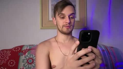 Snapshot of adamlawford chatting on December 20, 2:40 am adamlawford online show from December 20, 2:40 am