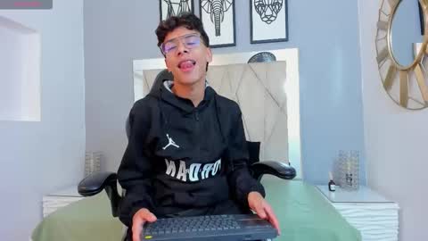 Adams Bobby online show from November 30, 11:25 am