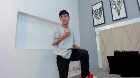 Adams Bobby online show from March 6, 11:17 am