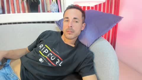 Im Adams Sanz online show from February 5, 7:07 pm