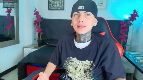 AdamsWalkerr  online show from February 26, 12:15 pm