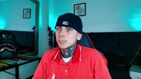 AdamsWalkerr  online show from April 22, 1:34 pm
