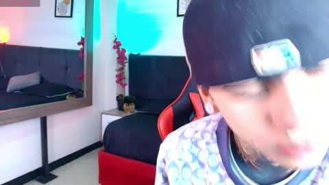 AdamsWalkerr  online show from April 28, 1:05 pm
