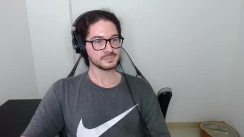 Snapshot of adamussutekh chatting on February 12, 9:11 pm Adam online show from February 12, 9:11 pm