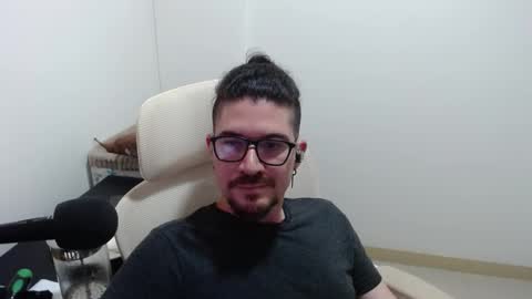 Snapshot of adamussutekh chatting on February 10, 4:44 pm Adam online show from February 10, 4:44 pm