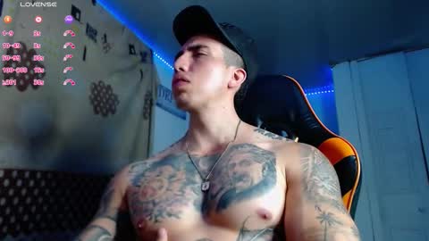 Snapshot of adan_hudson chatting on November 25, 2:00 am Anderson online show from November 25, 2:00 am