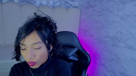 Snapshot of adarasuri_v chatting on June 5, 3:13 am Hi Stream 1000pm to 600am online show from June 5, 3:13 am