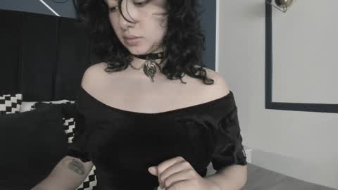 Snapshot of adeelinee chatting on January 14, 7:43 pm Ade online show from January 14, 7:43 pm