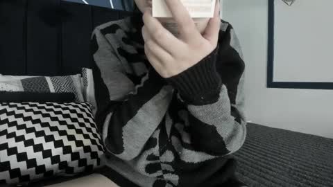 Snapshot of adeelinee chatting on February 13, 7:52 pm Ade online show from February 13, 7:52 pm