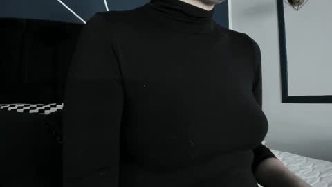 Snapshot of adeelinee chatting on February 14, 7:44 pm Ade online show from February 14, 7:44 pm