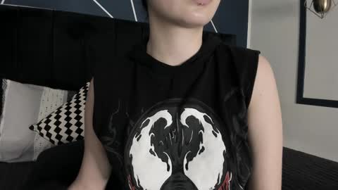 Snapshot of adeelinee chatting on February 25, 7:47 pm Ade online show from February 25, 7:47 pm