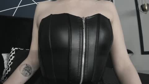 Snapshot of adeelinee chatting on March 10, 8:01 pm Ade online show from March 10, 8:01 pm