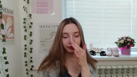 Snapshot of adele0_0 chatting on February 14, 11:10 am Adele online show from February 14, 11:10 am