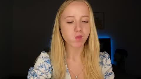 Snapshot of adele_armas chatting on June 3, 8:58 pm Adele online show from June 3, 8:58 pm
