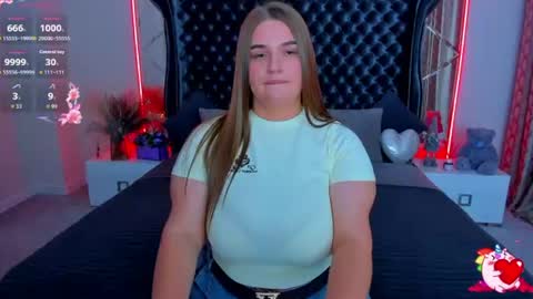 Snapshot of adele_sugar chatting on June 19, 7:28 pm Your Adele online show from June 19, 7:28 pm