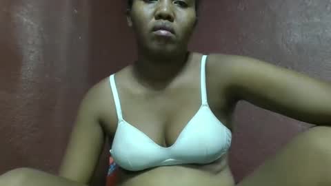 Snapshot of adelealy chatting on February 24, 9:21 am adelealy online show from February 24, 9:21 am