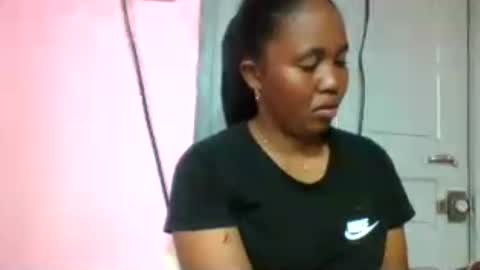 Snapshot of adelealy chatting on July 9, 6:06 am adelealy online show from July 9, 6:06 am