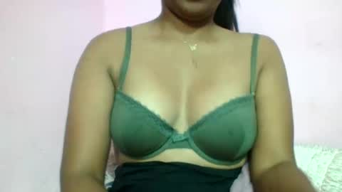 Snapshot of adelealy chatting on July 14, 2:05 am adelealy online show from July 14, 2:05 am