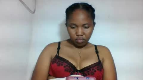 Snapshot of adelealy chatting on August 3, 6:56 am adelealy online show from August 3, 6:56 am