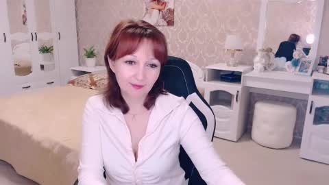 Snapshot of adelemoran chatting on February 13, 1:19 am AdeleMoran online show from February 13, 1:19 am