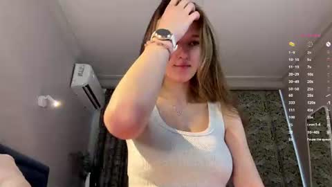 Snapshot of adeles_vibes chatting on June 12, 4:22 am Adele online show from June 12, 4:22 am