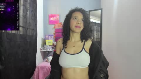 Snapshot of adeleth_blue chatting on November 22, 1:21 pm Adeleth online show from November 22, 1:21 pm