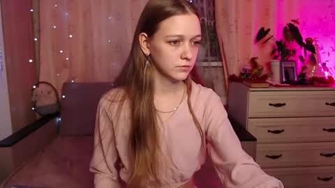 Lina online show from December 18, 8:03 pm