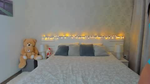 Snapshot of adellegirl chatting on December 9, 3:22 pm adellegirl online show from December 9, 3:22 pm