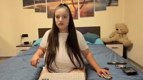 Adellineee online show from June 20, 8:44 pm
