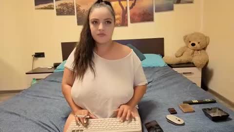 Snapshot of adellineee chatting on June 28, 8:37 pm Adellineee online show from June 28, 8:37 pm