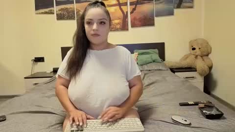 Snapshot of adellineee chatting on July 22, 9:28 pm Adellineee online show from July 22, 9:28 pm