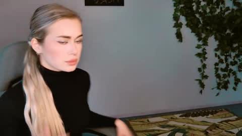 Adel online show from October 12, 1:10 pm