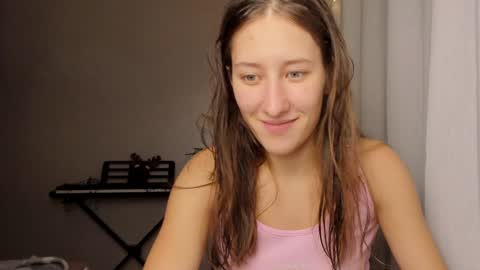 Snapshot of adellqueen chatting on December 5, 10:34 pm Adell online show from December 5, 10:34 pm