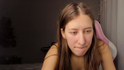 Snapshot of adellqueen chatting on December 8, 10:36 pm Adell online show from December 8, 10:36 pm