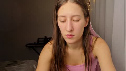 Snapshot of adellqueen chatting on December 10, 10:37 pm Adell online show from December 10, 10:37 pm