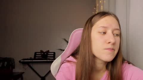 Snapshot of adellqueen chatting on December 27, 10:37 pm Adell online show from December 27, 10:37 pm