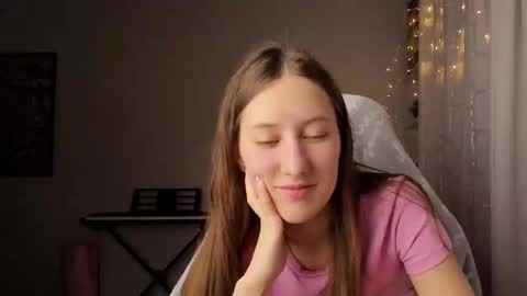 Snapshot of adellqueen chatting on March 2, 10:38 pm Adell online show from March 2, 10:38 pm