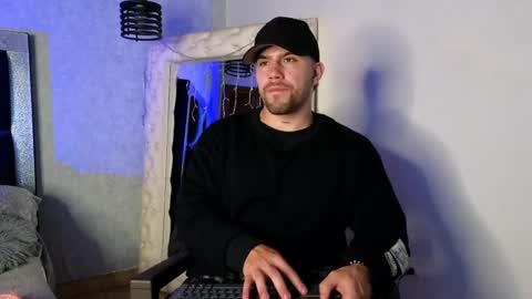 Snapshot of ades_lowe chatting on October 6, 11:51 am Ades online show from October 6, 11:51 am